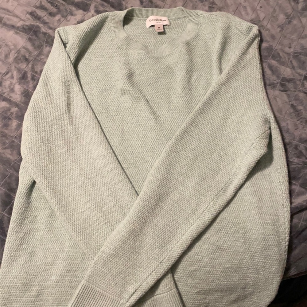 Barely worn sweater, slim fit